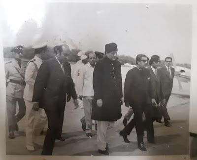 Ghulam Siddique Qadri with Chief Minister Jatoi at Karachi Airport (1988) Late politician Ghulam Siddique Qadri walking behind former Sindh Chief Minister Ghulam Mustafa Jatoi inside an airport terminal.