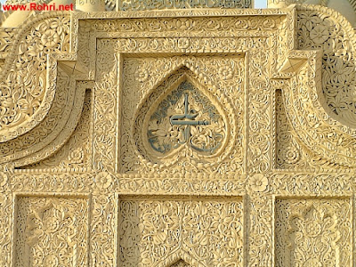 Floral Stonework on Jan Allah Shah Janshahi’s Tomb – A Masterpiece of Sindhi Craftsmanship Detailed stone carvings on the facade of Jan Allah Shah Janshahi’s tomb in Rohri, Sindh. Features floral patterns and Islamic motifs showcasing Sindhi craftsmanship.