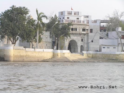 Sadh Belo Temple on the Indus River Sadh Belo temple on Indus River, showcasing its arched gateway and riverside setting