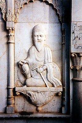 Swami Bakhandi Maharaj Statue at Sadh Belo Temple Marble statue of Swami Bakhandi Maharaj at Sadh Belo temple in Sukkur, Pakistan